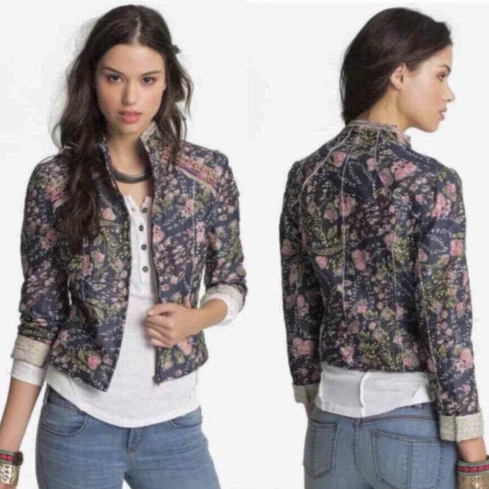 Free People Meadow Quilted Floral Slim Fit Jacket Size L Blue Pink Zip Front